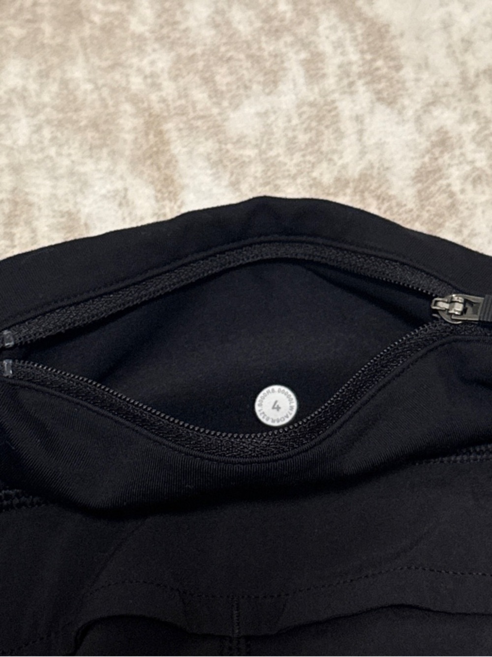 Lululemon Speed Up Shorts Low Rise 2.5” Black Size 4 - Picture 4 of 4